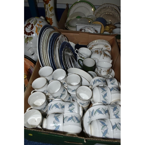 622 - FIVE BOXES AND LOOSE ASSOERTD CERAMICS AND GLASS ETC, to include Royal Standard 'Trend' teacups, cof... 