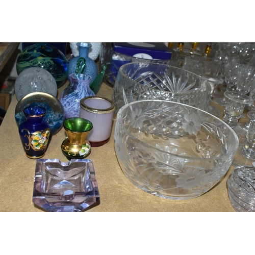 627 - A SMALL QUANTITY OF CUT GLASS AND DECORATIVE GLASSWARES ETC, to include four Stuart small wine glass... 