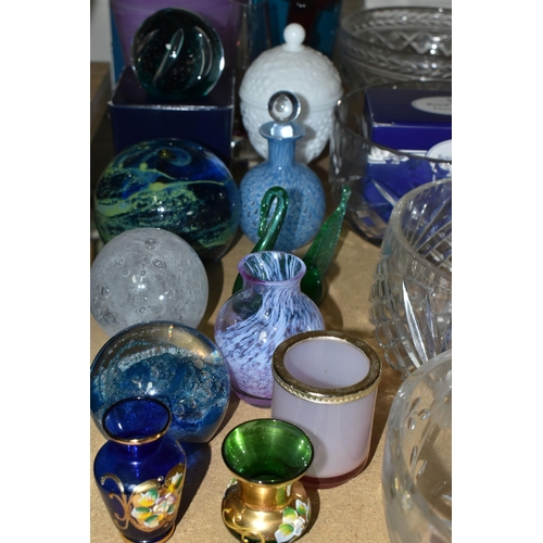 627 - A SMALL QUANTITY OF CUT GLASS AND DECORATIVE GLASSWARES ETC, to include four Stuart small wine glass... 