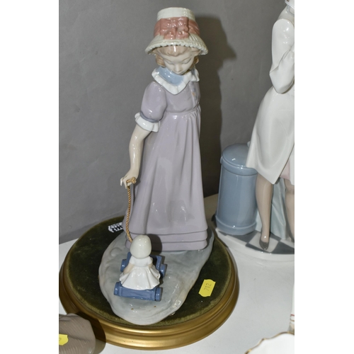 712 - TWO LLADRO FIGURES, comprising Female Physician no 5197, designed by Salvador Debon 1984, retired 20... 