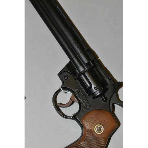 641 - A .177'' DAISY CO2 POWER MODEL 55 REVOLVER, serial number 029899441 plus a spare barrel, a .177'' Cr... 