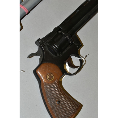 641 - A .177'' DAISY CO2 POWER MODEL 55 REVOLVER, serial number 029899441 plus a spare barrel, a .177'' Cr... 