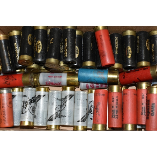 670 - A QUANTITY OF 12 BORE SHOTGUN CARTRIDGES, COMPRISING:- 27 x 70mm 1 1/8 oz No 6 shot Express, 9 x 70m... 