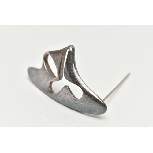 119 - A 1950'S GEORG JENSEN SILVER BROOCH, of abstract triangular design, Georg Jensen makers mark, silver... 