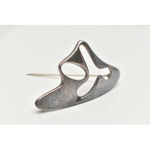 119 - A 1950'S GEORG JENSEN SILVER BROOCH, of abstract triangular design, Georg Jensen makers mark, silver... 