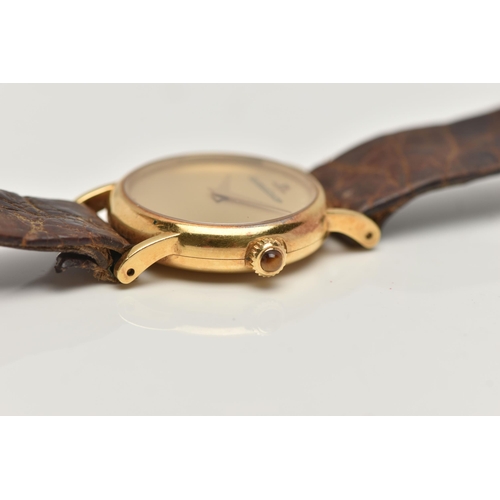 30 - A LADYS 'JAEGER-LE COULTRE' WRISTWATCH, round gold dial signed 'Jaeger-Lecoultre', gold hands, in a ... 