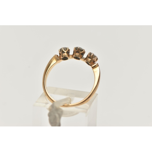 61 - A EARLY 20TH CENTURY 18CT GOLD THREE STONE DIAMOND RING, three old cut diamonds prong set in yellow ... 