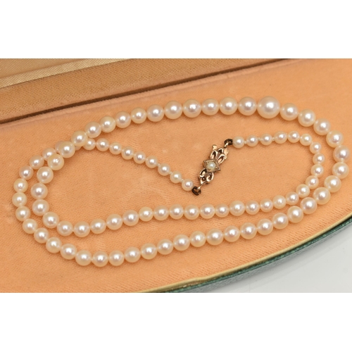 63 - A SINGLE STRAND OF GRADUATED CULTURED PEARLS, approximate pearl measurements 3.5mm to 7mm, approxima... 