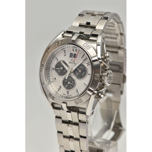 95 - A GENTS BOXED 'JAGUAR' WRISTWATCH, limited edition, model number J654, silver dial signed 'Jaguar', ... 