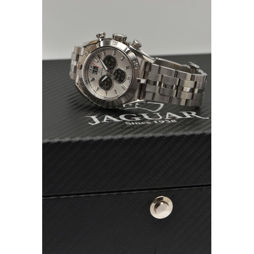 95 - A GENTS BOXED 'JAGUAR' WRISTWATCH, limited edition, model number J654, silver dial signed 'Jaguar', ... 