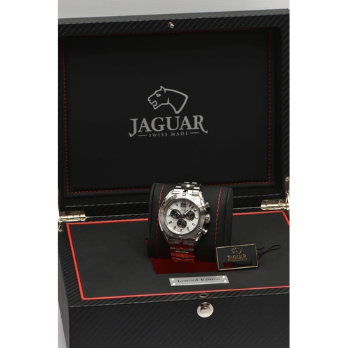 95 - A GENTS BOXED 'JAGUAR' WRISTWATCH, limited edition, model number J654, silver dial signed 'Jaguar', ... 