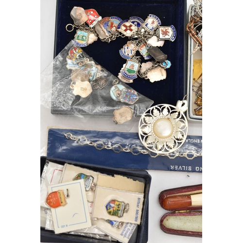 149 - A BAG OF ASSORTED SILVER AND ASSORTED JEWELLERY, to include a silver gilt hinged bangle, hallmarked ... 