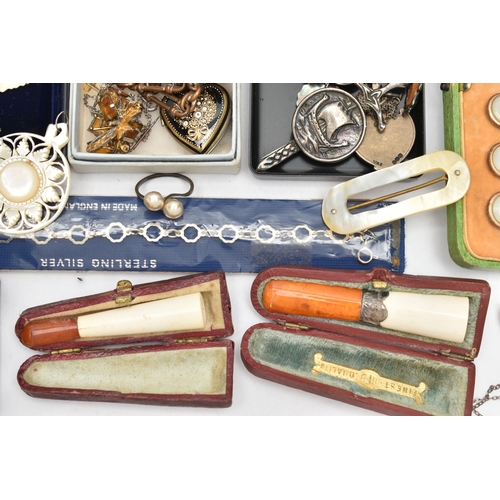 149 - A BAG OF ASSORTED SILVER AND ASSORTED JEWELLERY, to include a silver gilt hinged bangle, hallmarked ... 