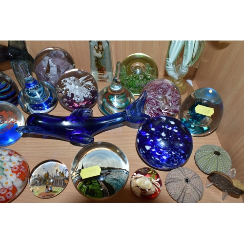 355 - A LARGE QUANTITY OF GLASS PAPERWEIGHTS AND STUDIO GLASS FIGURES, comprising a clear, white and gold ... 