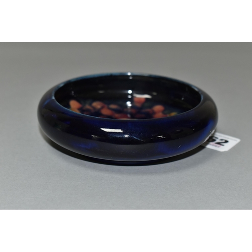 362 - A SMALL BLUE MOORCROFT 'POMEGRANATE' PATTERN DISH, diameter 11cm, impressed marks to base (1) (Condi... 