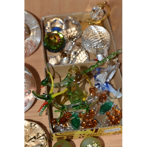 365 - A LARGE QUANTITY OF GLASS PAPERWEIGHTS AND STUDIO GLASS, comprising a boxed unmarked double sided pa... 