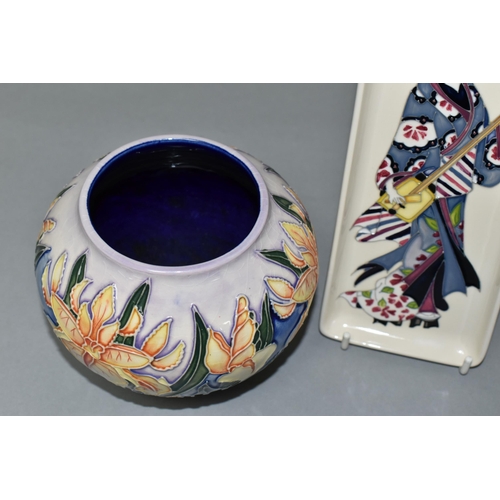 383 - A MOORCROFT POTTERY 'WINDRUSH' VASE, AND TRAY, the bulbous vase tube lined in Windrush pattern, with... 