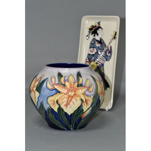 383 - A MOORCROFT POTTERY 'WINDRUSH' VASE, AND TRAY, the bulbous vase tube lined in Windrush pattern, with... 