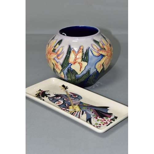 383 - A MOORCROFT POTTERY 'WINDRUSH' VASE, AND TRAY, the bulbous vase tube lined in Windrush pattern, with... 