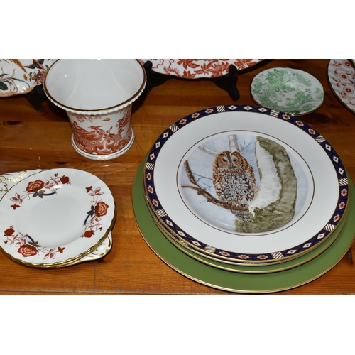 398 - A COLLECTION OF ROYAL CROWN DERBY DINNER WARES, to include a Brittany A1229 cup and saucer, four han... 