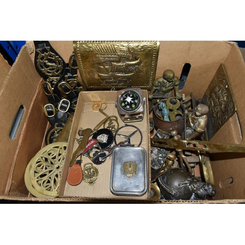 423 - TWO BOXES OF BRASSWARE, METALWARE AND KEYS, to include a large quantity of assorted keys, horse bras... 