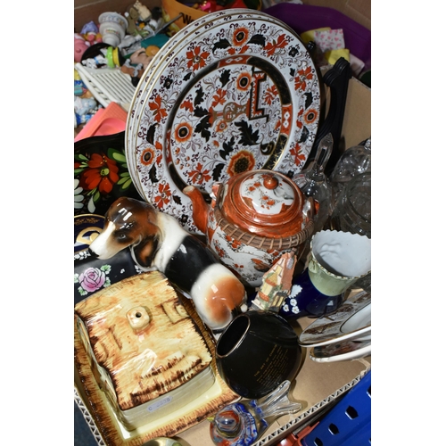 428 - ONE BOX OF CERAMICS AND GLASSWARE, to include three Ashworth ironstone china dinner plates in 'Old J... 