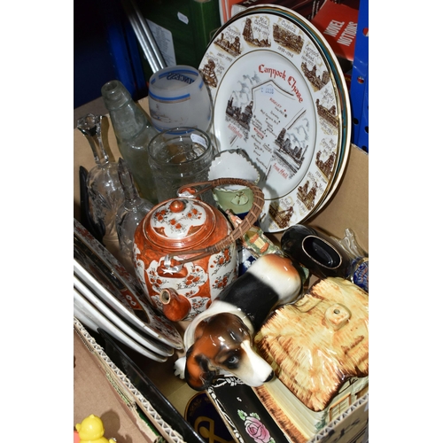 428 - ONE BOX OF CERAMICS AND GLASSWARE, to include three Ashworth ironstone china dinner plates in 'Old J... 