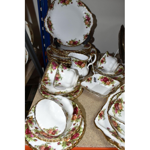 460 - THIRTY FIVE PIECES OF ROYAL ALBERT OLD COUNTRY ROSES TEA, GIFT AND DINNER WARES, comprising a cream ... 