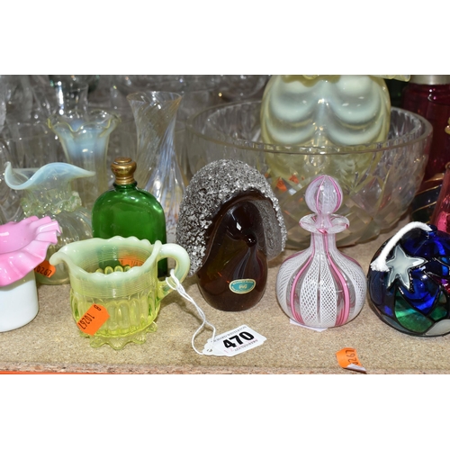 470 - A GROUP OF GLASS WARES, to include a ZBA Czechoslovakia hedgehog paperweight, a pink and white latti... 