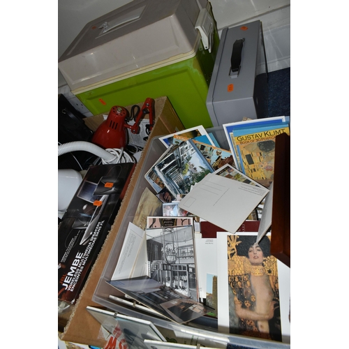 475 - TWO BOXES AND LOOSE POSTCARDS AND SUNDRY HOMEWARES, to include a quantity of late twentieth century/... 