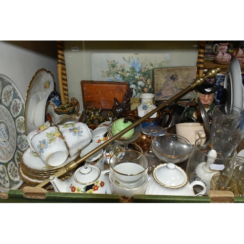 509 - ONE BOX OF TEAWARE, CERAMICS AND PICTURES, to include a Royal Albert 'Memory Lane' pattern tea set o... 