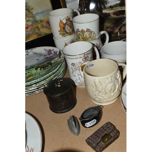 511 - A GROUP OF BOXED COLLECTOR'S PLATES AND ROYAL COMMEMORATIVE MUGS, comprising eight mugs, a pair of p... 