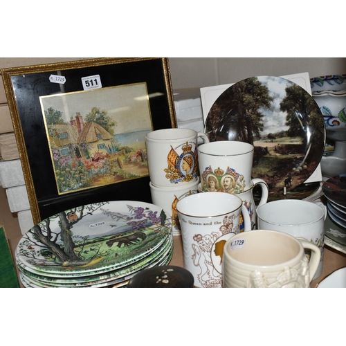 511 - A GROUP OF BOXED COLLECTOR'S PLATES AND ROYAL COMMEMORATIVE MUGS, comprising eight mugs, a pair of p... 