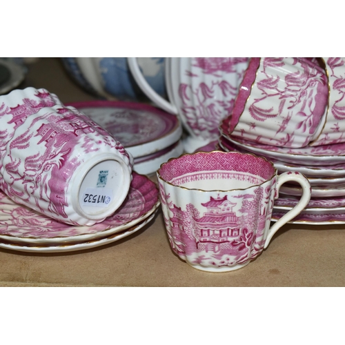 516 - A GROUP OF TEAWARE AND CERAMICS, comprising a Laura Knight designed Royal Commemorative tankard for ... 