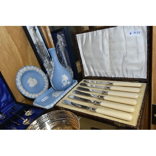 538 - EIGHT PIECES OF WEDGWOOD PALE BLUE JASPERWARE GIFTWARE, SILVER AND PLATE, ETC, comprising a pair of ... 