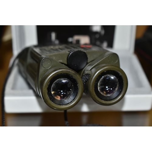 540 - A CASED AND BOXED PAIR OF LEICA TRINOVID 10X25 BCA GREEN POCKET BINOCULARS, comes with receipt of pu... 