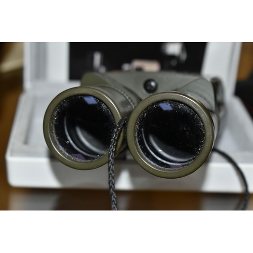 540 - A CASED AND BOXED PAIR OF LEICA TRINOVID 10X25 BCA GREEN POCKET BINOCULARS, comes with receipt of pu... 