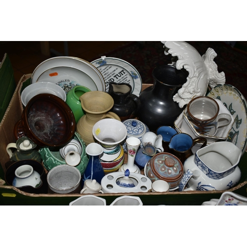 578 - TWO BOXES AND LOOSE ORNAMENTS AND CERAMICS ETC, to include Christmas plates by Aynsley, Masons and R... 