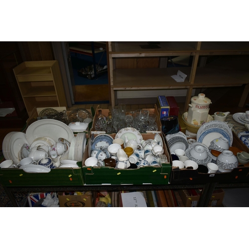 586 - FIVE BOXES AND LOOSE CERAMICS AND GLASS ETC, to include boxed Ridgway Kismet cups, saucers and side ... 