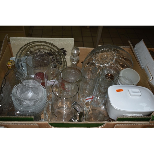 586 - FIVE BOXES AND LOOSE CERAMICS AND GLASS ETC, to include boxed Ridgway Kismet cups, saucers and side ... 