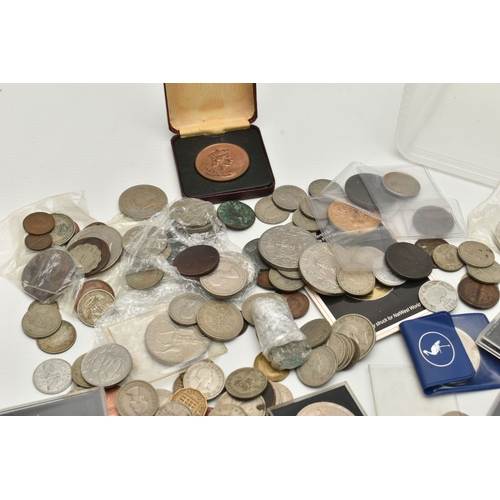 237 - A BOX WITH A SMALL AMOUNT OF COINAGE AND BANKNOTE ALBUM, to include a Beale white Five Pounds May 21... 