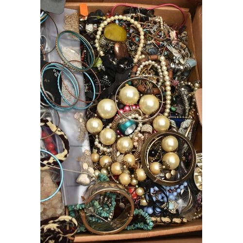 109 - A BOX OF COSTUME JEWELLERY, large quantity of costume jewellery, such as bangles, bracelets, beaded ... 