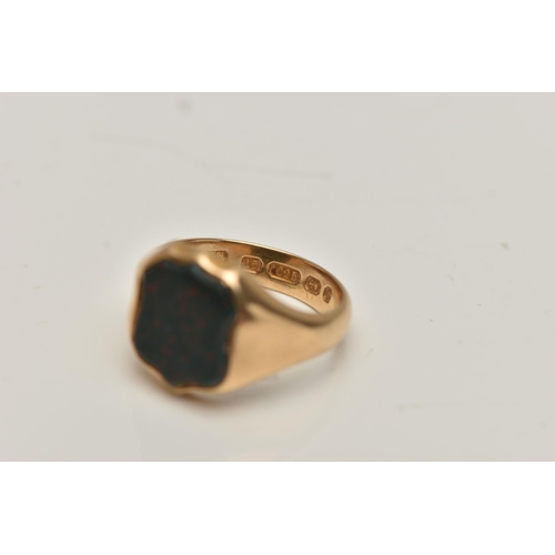 13 - A 1920'S 15CT GOLD BLOODSTONE SIGNET RING, set with a central shield shape bloodstone to the tapered... 