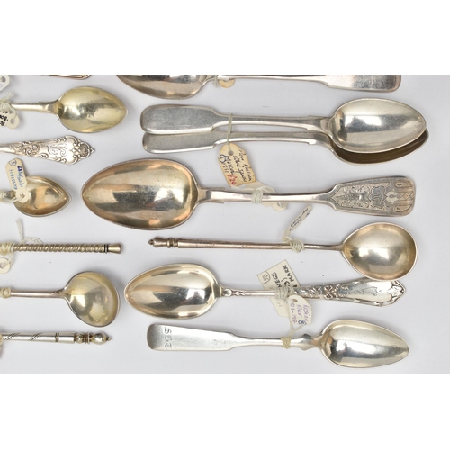 170 - A BAG OF LATE 19TH AND 20TH CENTURY RUSSIAN SILVER AND WHITE METAL SPOONS, various patterns and desi... 