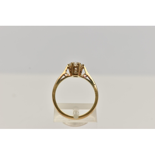 5 - A MODERN SINGLE STONE DIAMOND RING, round brilliant cut diamond set in a yellow gold six prong setti... 