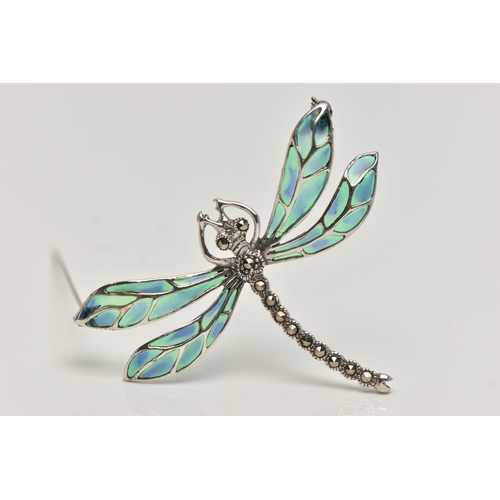 61 - A WHITE METAL PLIQUE A JOUR BROOCH, in the form of a dragonfly, marcasite detailed body and eyes, bl... 