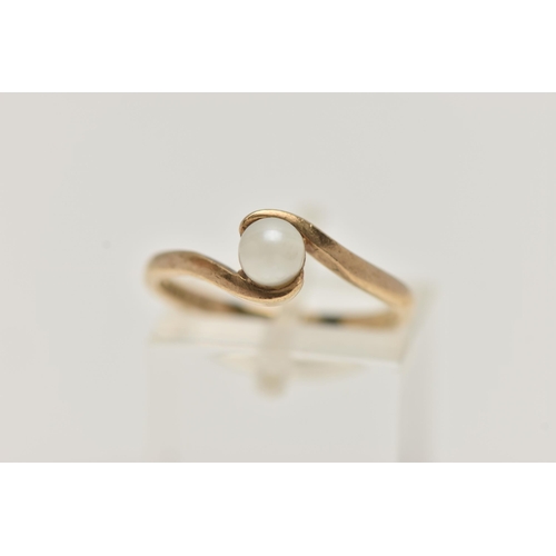 62 - A 9CT GOLD CULTURED PEARL RING, single cultured cream pearl, measuring approximately 4.5mm, cross ov... 