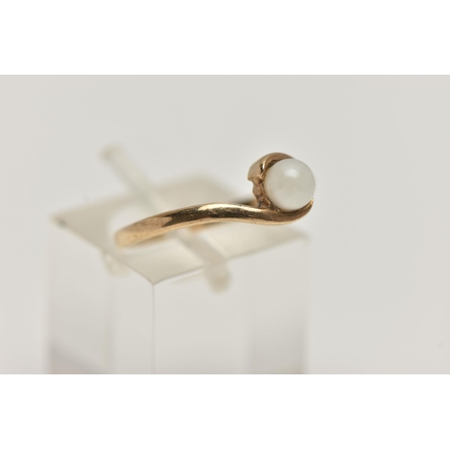 62 - A 9CT GOLD CULTURED PEARL RING, single cultured cream pearl, measuring approximately 4.5mm, cross ov... 