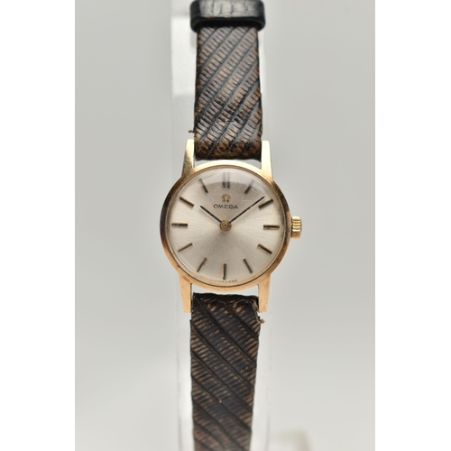 75 - A LADYS 9CT GOLD 'OMEGA' WRISTWATCH, manual wind, round silvered dial signed 'Omega', baton markers,... 