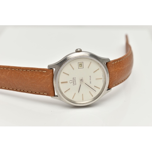 76 - A GENTS 'OMEGA QUARTZ' WRISTWATCH, round white dial signed 'Omega Quartz De Ville', baton markers, d... 